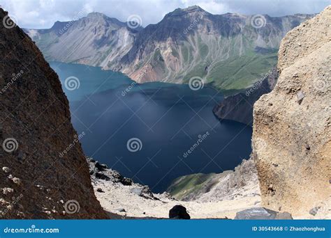  Der Tianchi-See: Ein mystischer Kratersee hoch oben im Changbai-Gebirge!