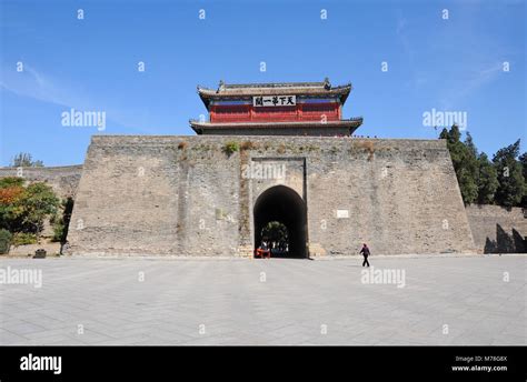 Die Begeleitende Brücke der Shanhaiguan Festung: Ein historisches Meisterwerk für Fotobegeisterte!