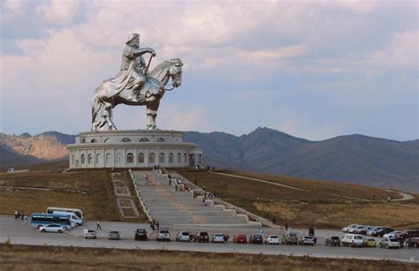 Das Mausoleum von Genghis Khans! Ein historisches Meisterwerk und eine Reise durch die Zeit