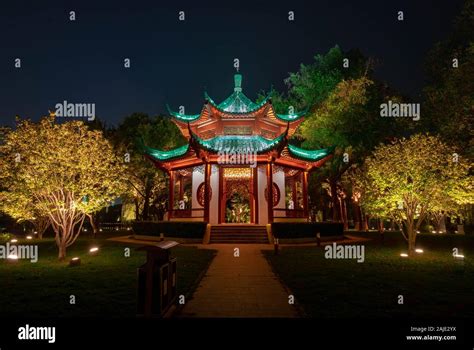 Der Guqintai Pavillon: Eine historische Melodie mitten in Wuhan!