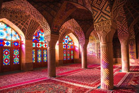 Der Nasir ol-Molk Moschee! Ein kaleidoskopisches Meisterwerk in Shiraz