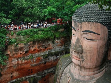 Die Pagode des Großen Buddhas: Ein majestätisches Wahrzeichen und spiritueller Zufluchtsort!