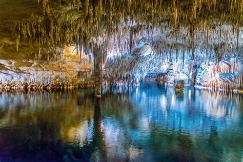  Die Shilifeng-Grotte: Ein Paradies für Naturliebhaber und Abenteuerlustige!