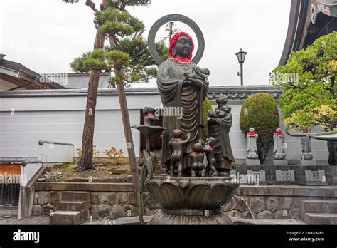 Der Shin-Enmei-ji Tempel: Ein verstecktes Juwel buddhistischer Schönheit in Saga!