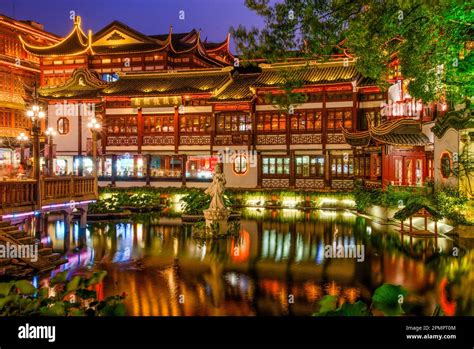  Der Yu Garden - Eine Oase der Ruhe und Schönheit mitten im pulsierenden Shanghai!